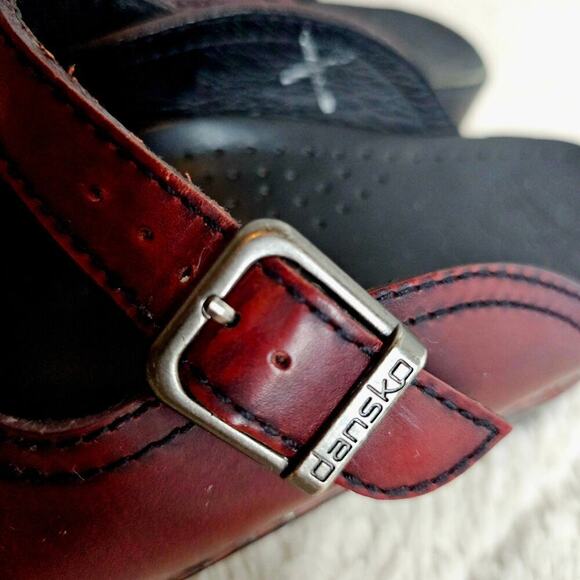Dansko W's Clogs 38 Burgundy Red Kerrie Cabrio Slipon Buckle slippers. Round Toe - Picture 3 of 15